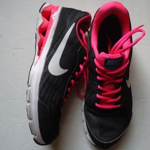 SIZE 9.5. NIKE Reax running training sneakers shoes.